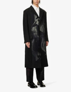 Yohji Yamamoto W-y Graphic-print Relaxed-fit Linen Jacket 11 Yohji Yamamoto W-y Graphic-print Relaxed-fit Linen Jacket -Selfidges Launches R04131770 BLACK ALT02