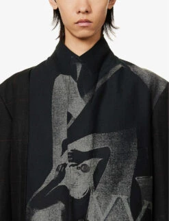 Yohji Yamamoto W-y Graphic-print Relaxed-fit Linen Jacket 14 Yohji Yamamoto W-y Graphic-print Relaxed-fit Linen Jacket -Selfidges Launches R04131770 BLACK ALT05