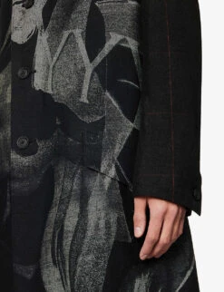 Yohji Yamamoto W-y Graphic-print Relaxed-fit Linen Jacket 15 Yohji Yamamoto W-y Graphic-print Relaxed-fit Linen Jacket -Selfidges Launches R04131770 BLACK ALT06
