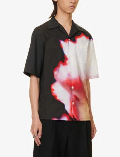 Alexander McQueen Graphic-print Camp-collar Relaxed-fit Cotton-poplin Shirt 9 Alexander McQueen Graphic-print Camp-collar Relaxed-fit Cotton-poplin Shirt -Selfidges Launches R04153574 MULTIBLACK ALT02