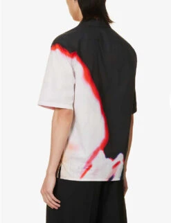 Alexander McQueen Graphic-print Camp-collar Relaxed-fit Cotton-poplin Shirt 10 Alexander McQueen Graphic-print Camp-collar Relaxed-fit Cotton-poplin Shirt -Selfidges Launches R04153574 MULTIBLACK ALT03